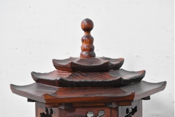 中古　韓国製　六角形屋根　伝統建築デザインの置き型照明　(R-089188)