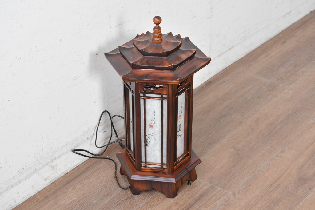 中古　韓国製　六角形屋根　伝統建築デザインの置き型照明　(R-089189)