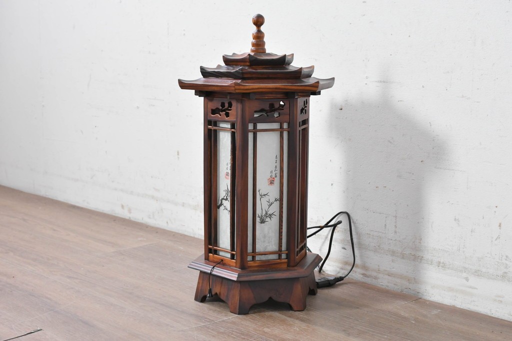 中古　韓国製　六角形屋根　伝統建築デザインの置き型照明　(R-089189)