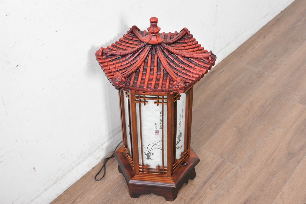 中古　韓国製　六角形屋根　楼閣風　伝統建築デザインの置き型照明　(R-089190)
