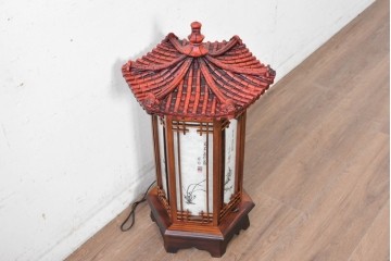 中古　韓国製　六角形屋根　楼閣風　伝統建築デザインの置き型照明　(R-089190)