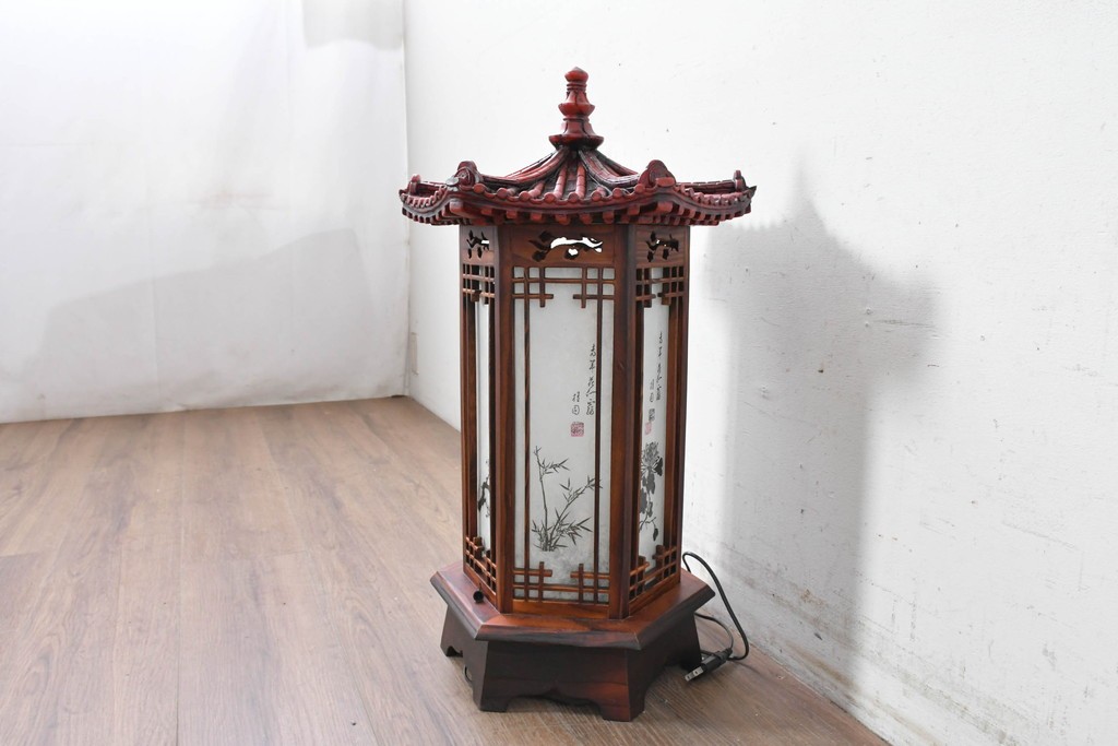 中古　韓国製　六角形屋根　楼閣風　伝統建築デザインの置き型照明　(R-089190)