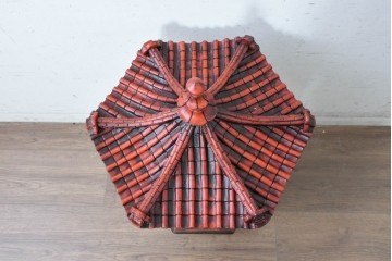 中古　韓国製　六角形屋根　楼閣風　伝統建築デザインの置き型照明　(R-089190)