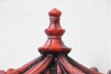 中古　韓国製　六角形屋根　楼閣風　伝統建築デザインの置き型照明　(R-089190)