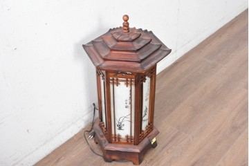 中古　韓国製　六角形屋根　伝統建築デザインの置き型照明　(R-089191)