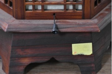 中古　韓国製　六角形屋根　伝統建築デザインの置き型照明　(R-089191)