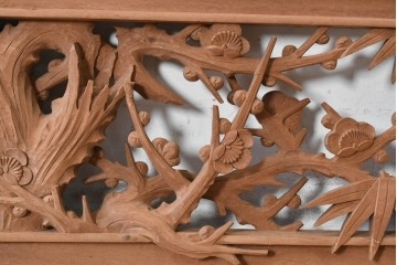 ヴィンテージ建具　昭和後期　井波彫刻　清堂作　松竹梅図の彫刻が美しい欄間2枚セット　(R-089193)