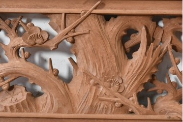 ヴィンテージ建具　昭和後期　井波彫刻　清堂作　松竹梅図の彫刻が美しい欄間2枚セット　(R-089193)