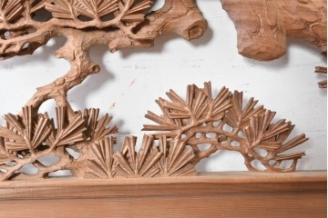 ヴィンテージ建具　井波彫刻　梧山作　新規制作で約130万円相当の逸品!　松の意匠が見事な彫刻欄間2枚セット　(R-089194)