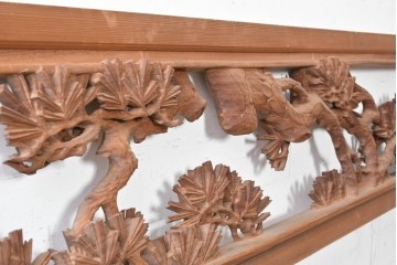 ヴィンテージ建具　井波彫刻　梧山作　新規制作で約130万円相当の逸品!　松の意匠が見事な彫刻欄間2枚セット　(R-089194)
