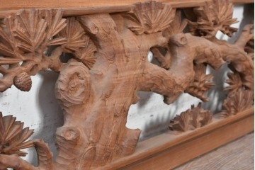 ヴィンテージ建具　井波彫刻　梧山作　新規制作で約130万円相当の逸品!　松の意匠が見事な彫刻欄間2枚セット　(R-089194)