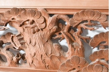 ヴィンテージ建具　昭和後期　井波彫刻　青雲作　松に鶴図を奥行き豊かに彫り込んだ彫刻欄間2枚セット　(R-089196)