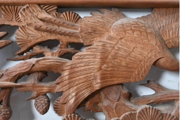 ヴィンテージ建具　昭和後期　井波彫刻　青雲作　松に鶴図を奥行き豊かに彫り込んだ彫刻欄間2枚セット　(R-089196)