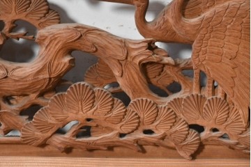 ヴィンテージ建具　昭和後期　井波彫刻　青雲作　松に鶴図を奥行き豊かに彫り込んだ彫刻欄間2枚セット　(R-089196)