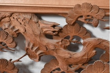 ヴィンテージ建具　昭和後期　井波彫刻　青雲作　松に鶴図を奥行き豊かに彫り込んだ彫刻欄間2枚セット　(R-089196)