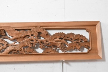 ヴィンテージ建具　昭和後期　井波彫刻　青雲作　松に鶴図を奥行き豊かに彫り込んだ彫刻欄間2枚セット　(R-089196)