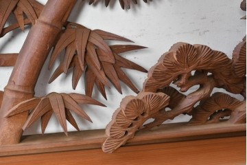 ヴィンテージ建具　昭和後期　井波彫刻　一峯作　松竹梅の生命力を豊かに表現した欄間2枚セット　(R-089201)