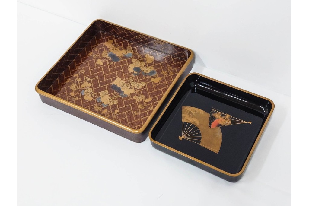 明治から大正期　時代物　木製　漆器　金銀蒔絵に梨地と扇面が華やかな盆2点セット　(R-089202)