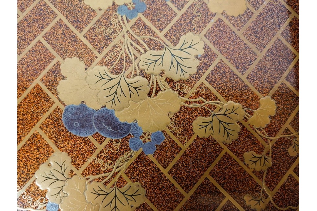 明治から大正期　時代物　木製　漆器　金銀蒔絵に梨地と扇面が華やかな盆2点セット　(R-089202)