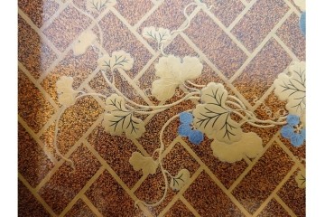 明治から大正期　時代物　木製　漆器　金銀蒔絵に梨地と扇面が華やかな盆2点セット　(R-089202)