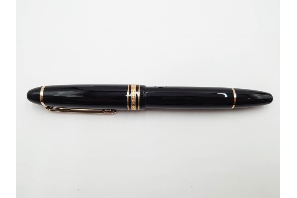 ドイツ　MONTBLANC(モンブラン)　マイスターシュテュック146　14K(14金)　艶やかなブラック軸が上品な万年筆　ケース付き　(R-089205)