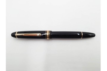 ドイツ　MONTBLANC(モンブラン)　マイスターシュテュック146　14K(14金)　艶やかなブラック軸が上品な万年筆　ケース付き　(R-089205)