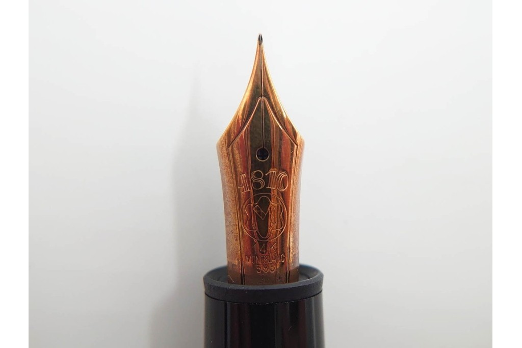 ドイツ　MONTBLANC(モンブラン)　マイスターシュテュック146　14K(14金)　艶やかなブラック軸が上品な万年筆　ケース付き　(R-089205)