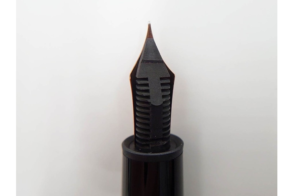ドイツ　MONTBLANC(モンブラン)　マイスターシュテュック146　14K(14金)　艶やかなブラック軸が上品な万年筆　ケース付き　(R-089205)