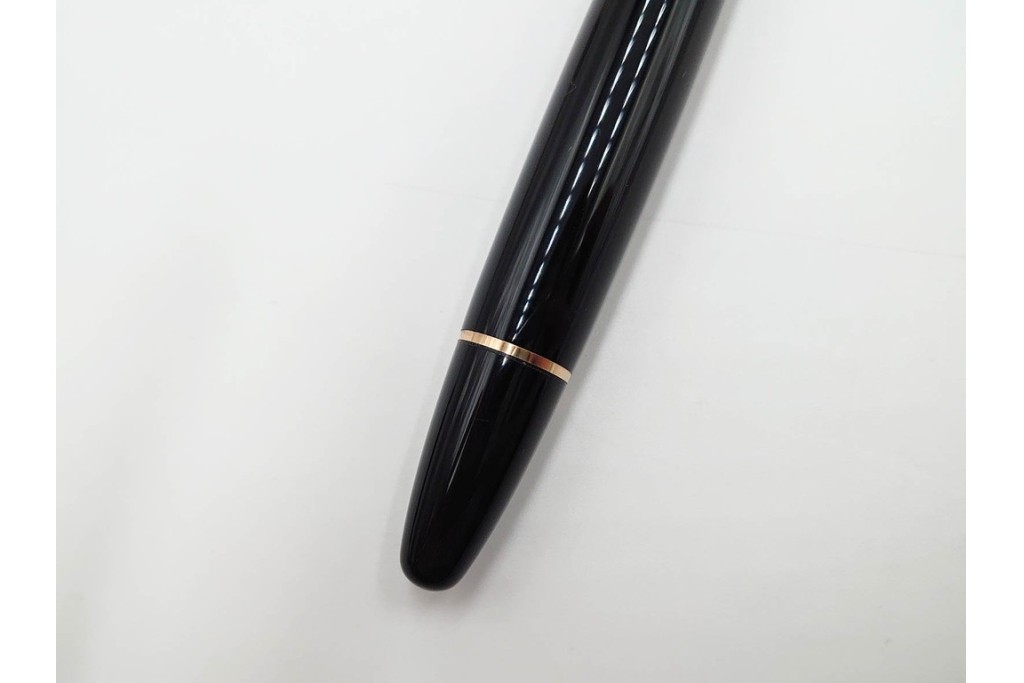 ドイツ　MONTBLANC(モンブラン)　マイスターシュテュック146　14K(14金)　艶やかなブラック軸が上品な万年筆　ケース付き　(R-089205)