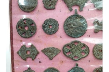 ヴィンテージ観光土産　韓国別銭の複製品　「李朝時代記念訟祝銭」　「李朝時代鑄貨概觀」　レプリカ古銭4点セット　(R-089206)