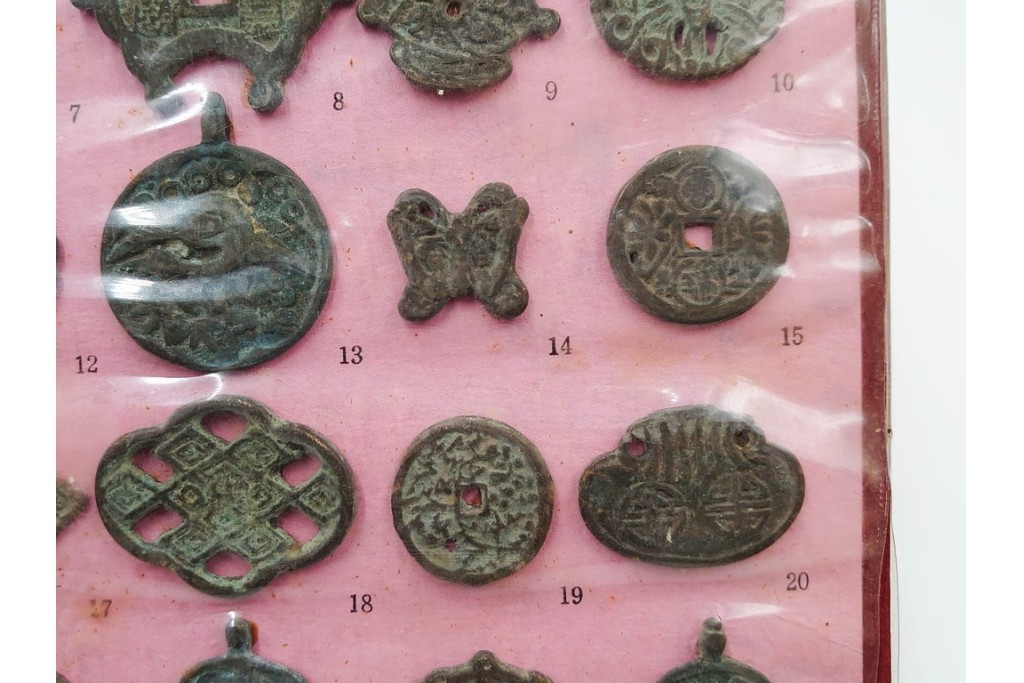 ヴィンテージ観光土産　韓国別銭の複製品　「李朝時代記念訟祝銭」　「李朝時代鑄貨概觀」　レプリカ古銭4点セット　(R-089206)