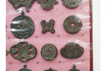 ヴィンテージ観光土産　韓国別銭の複製品　「李朝時代記念訟祝銭」　「李朝時代鑄貨概觀」　レプリカ古銭4点セット　(R-089206)