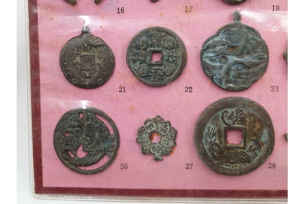 ヴィンテージ観光土産　韓国別銭の複製品　「李朝時代記念訟祝銭」　「李朝時代鑄貨概觀」　レプリカ古銭4点セット　(R-089206)