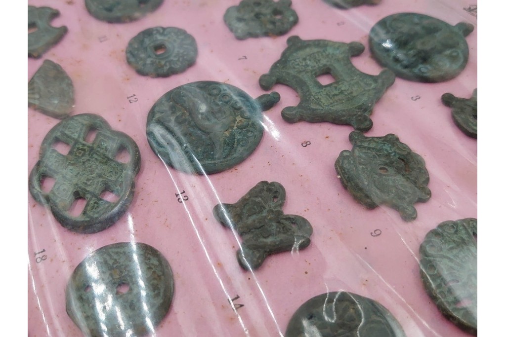 ヴィンテージ観光土産　韓国別銭の複製品　「李朝時代記念訟祝銭」　「李朝時代鑄貨概觀」　レプリカ古銭4点セット　(R-089206)