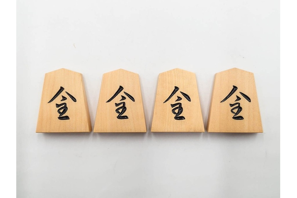 竹風作　彫駒　黄楊(ツゲ)製　力強い錦旗書が魅力の御将棋駒　外箱付き　(R-089208)