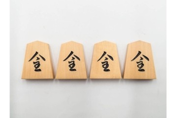 竹風作　彫駒　黄楊(ツゲ)製　力強い錦旗書が魅力の御将棋駒　外箱付き　(R-089208)