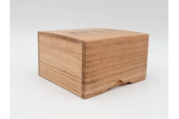竹風作　彫駒　黄楊(ツゲ)製　力強い錦旗書が魅力の御将棋駒　外箱付き　(R-089208)