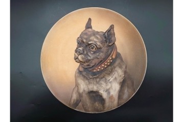 オールドノリタケ(NORITAKE)　ヤジロベー印　モールド　緻密に描かれたフレンチブルドッグの飾皿　(R-089209)