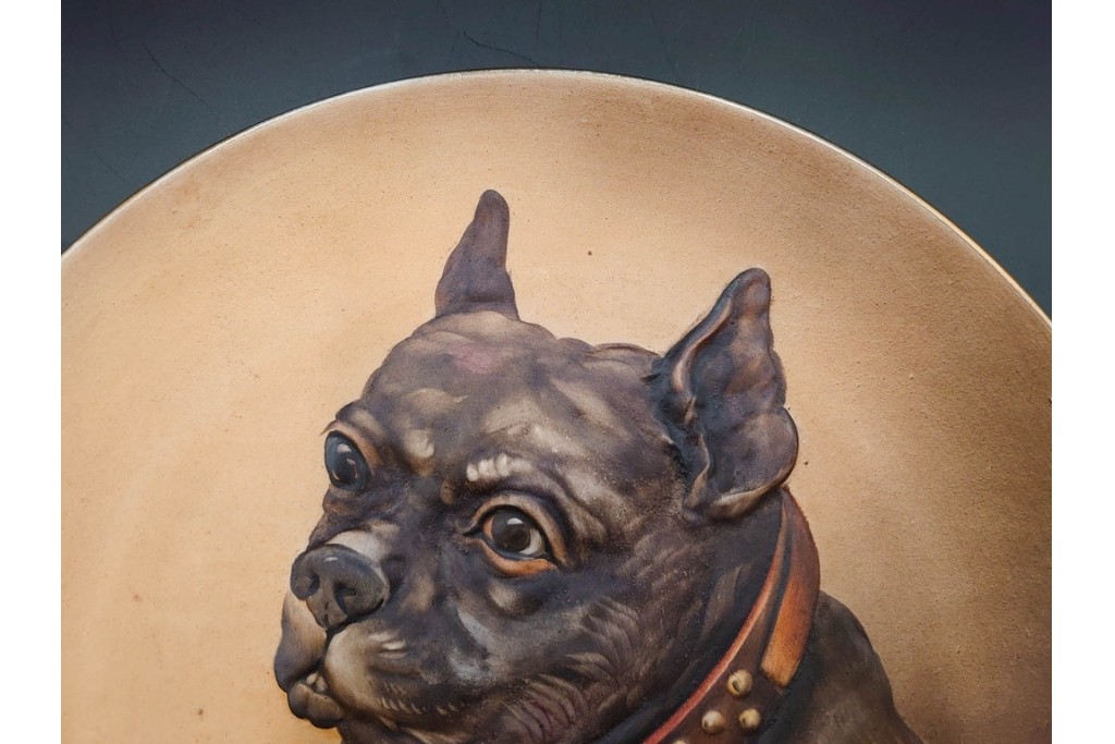 オールドノリタケ(NORITAKE)　ヤジロベー印　モールド　緻密に描かれたフレンチブルドッグの飾皿　(R-089209)
