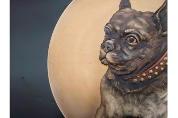 オールドノリタケ(NORITAKE)　ヤジロベー印　モールド　緻密に描かれたフレンチブルドッグの飾皿　(R-089209)