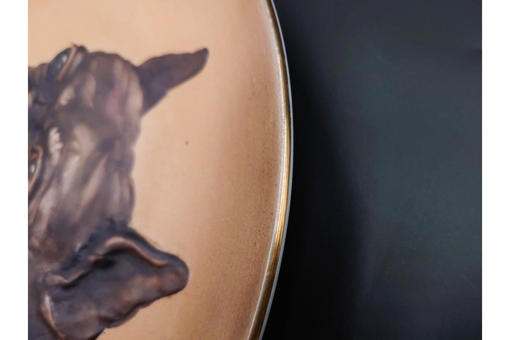 オールドノリタケ(NORITAKE)　ヤジロベー印　モールド　緻密に描かれたフレンチブルドッグの飾皿　(R-089209)