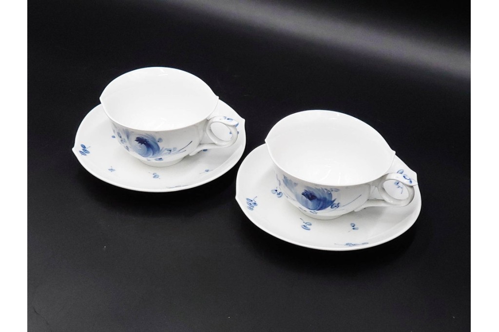 ドイツ製　Meissen(マイセン)　可憐な青い花が上品なティーカップ&ソーサー2客セット　定価(2客合計)16万5千円　(R-089210)