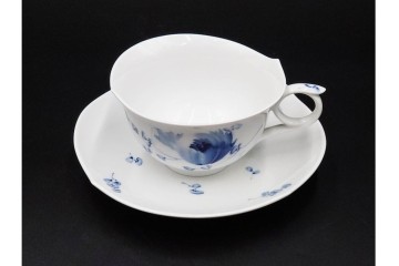 ドイツ製　Meissen(マイセン)　可憐な青い花が上品なティーカップ&ソーサー2客セット　定価(2客合計)16万5千円　(R-089210)