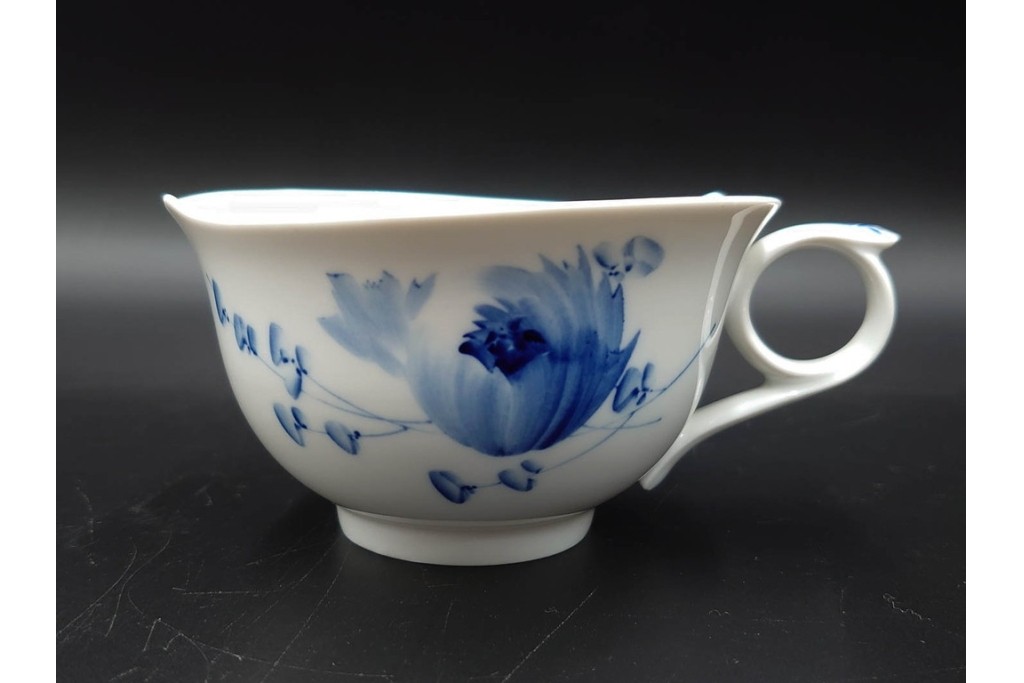 ドイツ製　Meissen(マイセン)　可憐な青い花が上品なティーカップ&ソーサー2客セット　定価(2客合計)16万5千円　(R-089210)