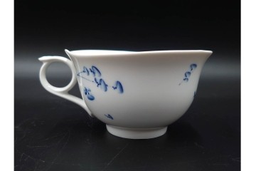ドイツ製　Meissen(マイセン)　可憐な青い花が上品なティーカップ&ソーサー2客セット　定価(2客合計)16万5千円　(R-089210)