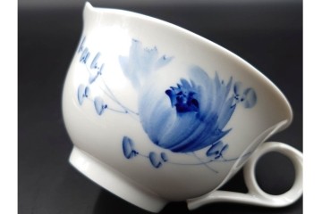 ドイツ製　Meissen(マイセン)　可憐な青い花が上品なティーカップ&ソーサー2客セット　定価(2客合計)16万5千円　(R-089210)