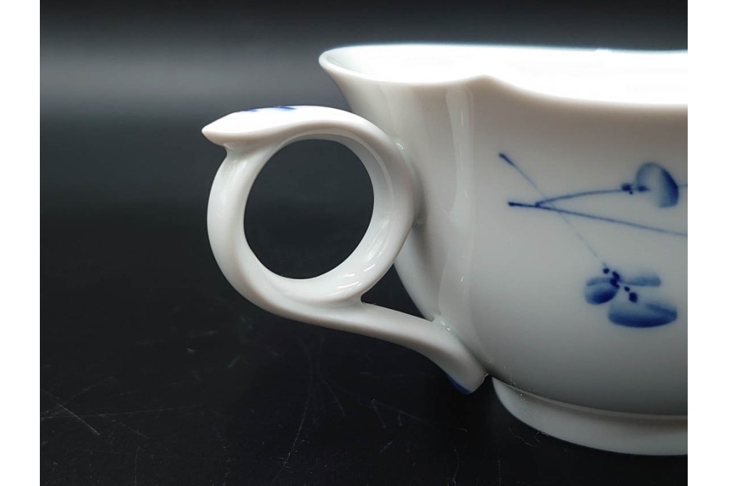 ドイツ製　Meissen(マイセン)　可憐な青い花が上品なティーカップ&ソーサー2客セット　定価(2客合計)16万5千円　(R-089210)
