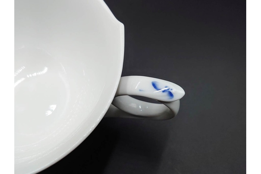 ドイツ製　Meissen(マイセン)　可憐な青い花が上品なティーカップ&ソーサー2客セット　定価(2客合計)16万5千円　(R-089210)