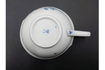 ドイツ製　Meissen(マイセン)　可憐な青い花が上品なティーカップ&ソーサー2客セット　定価(2客合計)16万5千円　(R-089210)
