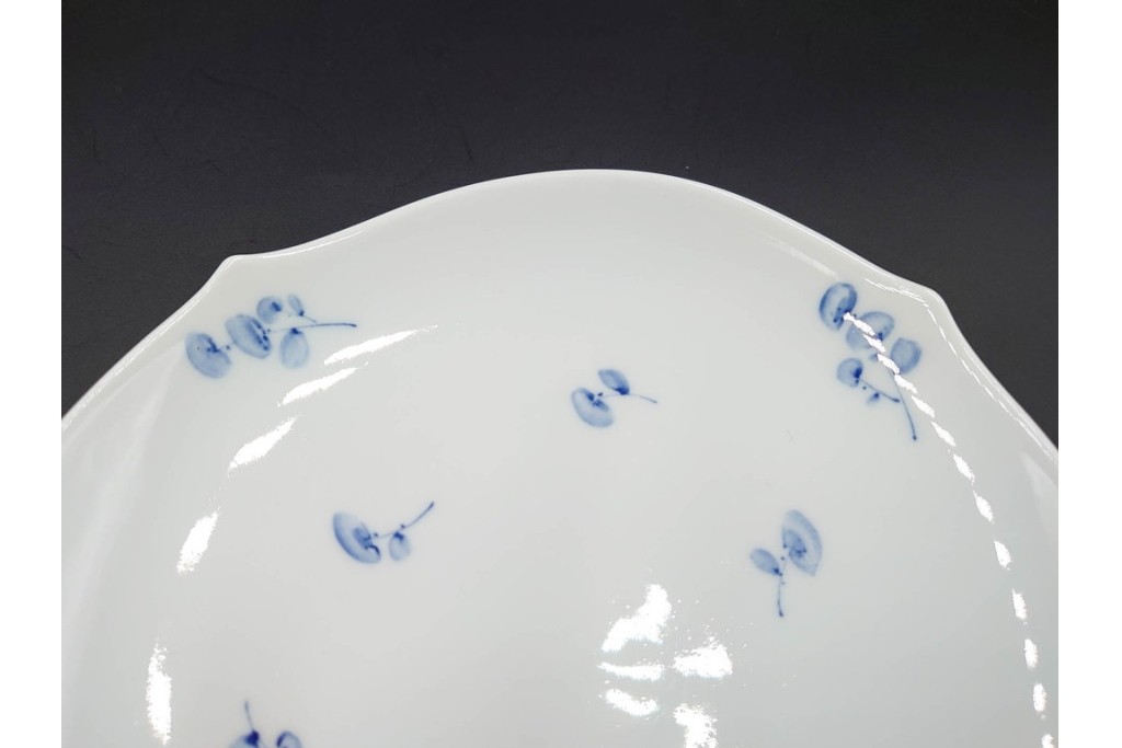 ドイツ製　Meissen(マイセン)　可憐な青い花が上品なティーカップ&ソーサー2客セット　定価(2客合計)16万5千円　(R-089210)